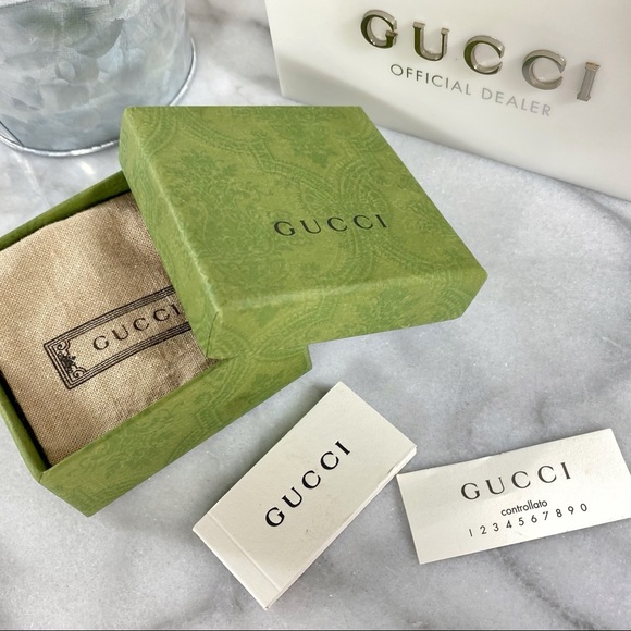 |SOLD| Gucci Sterling Silver Logo Heart Bracelet - Picture 9 of 10